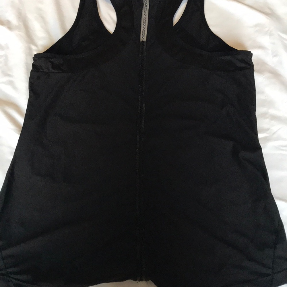 Workout top - Picture 2 of 3